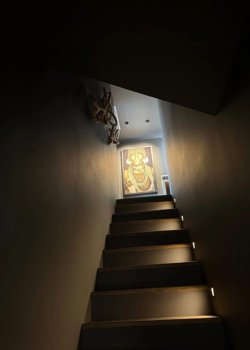 Evasion Habitat - Architecture d'intérieur porto-vecchio - projet quartz - domaine de cala rossa - escaliers noirs