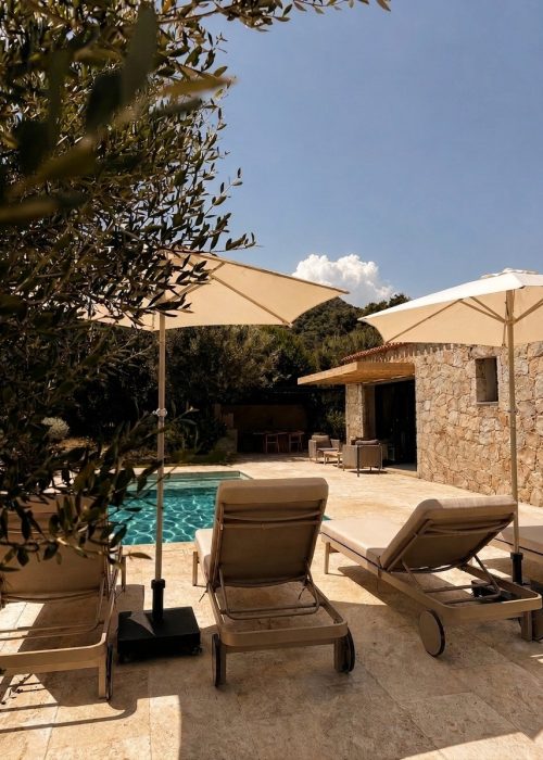 Evasion Habitat - Décoration et architecture d'intérieur - Projet Agate bergerie corse - piscine