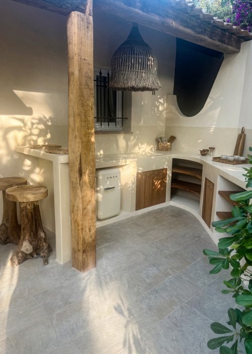 Evasion Habitat - Décoration et design en architecture d'intérieur Porto Vecchio - Projet Nacre à Cala Rossa - cuisine extérieure 28 re 3