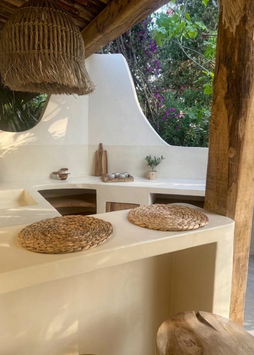 Evasion-Habitat-Decoration-et-design-en-architecture-dinterieur-Porto-Vecchio-Projet-Nacre-a-Cala-Rossa-cuisine-exterieure -pour section 5 re 2 min